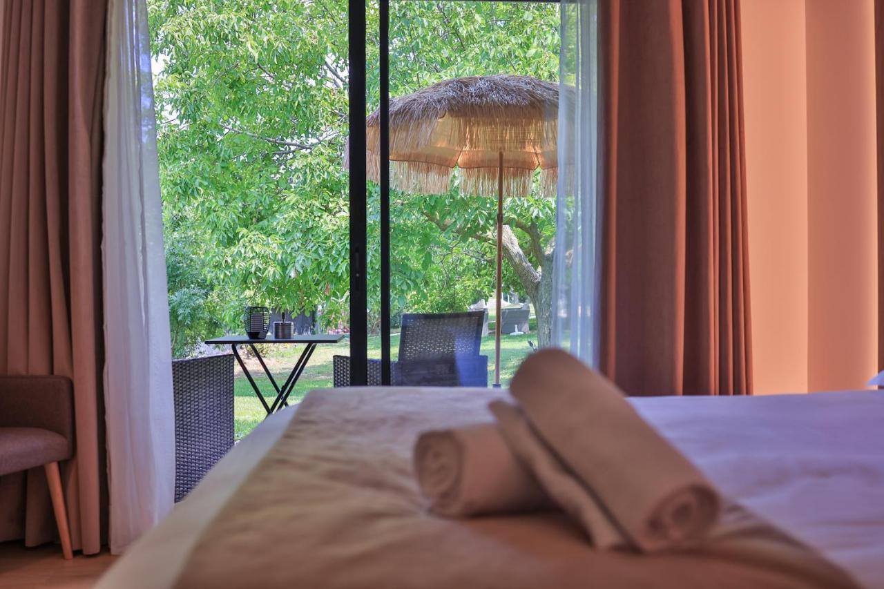 Logis Hotel & Spa Dejeunez Sous L'Arbre Rousset  Luaran gambar