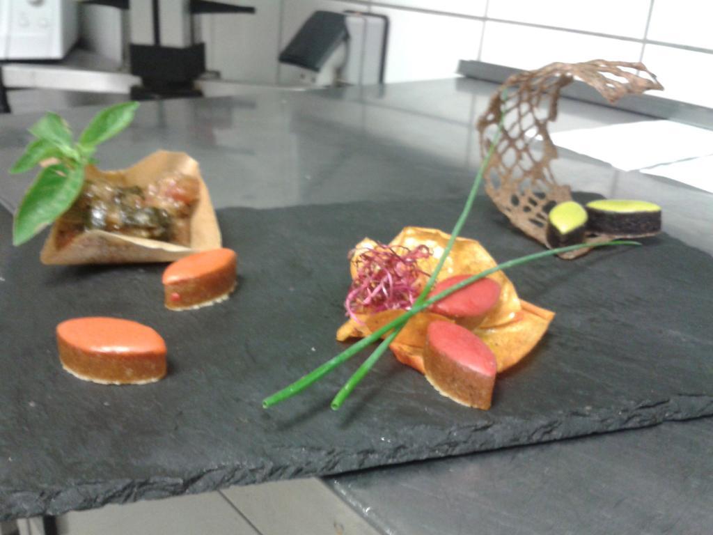 Logis Hotel & Spa Dejeunez Sous L'Arbre Rousset  Luaran gambar